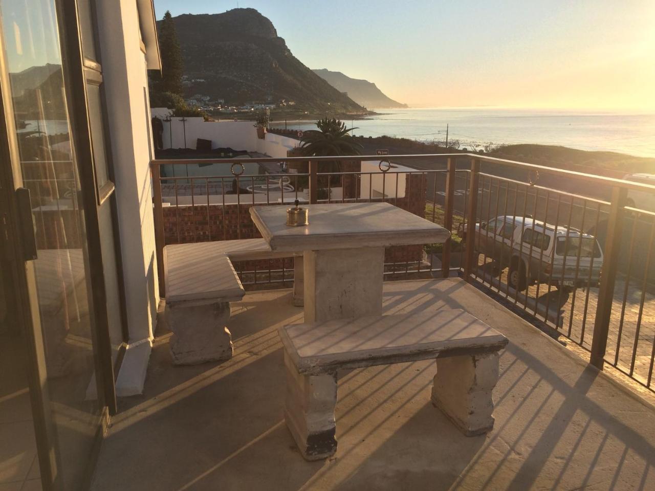 Ollava Guesthouse Simon's Town Bagian luar foto