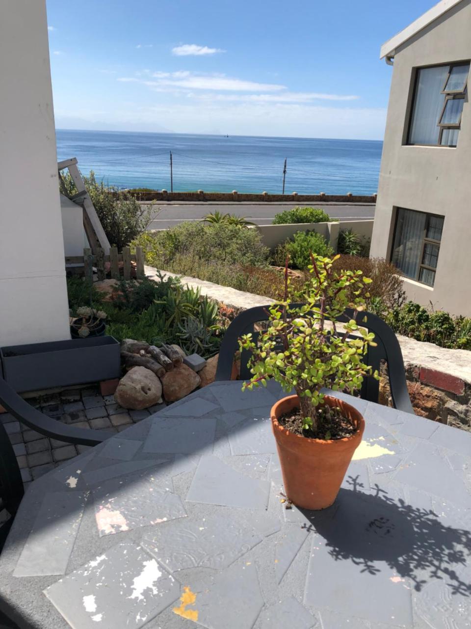 Ollava Guesthouse Simon's Town Bagian luar foto